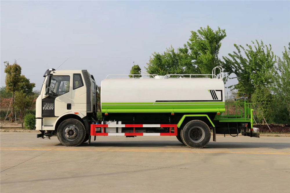 國六13立方解放J6 灑水車(chē)